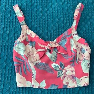 Adorable Hollister crop top